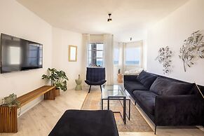 Chic 3BR Apt on the Beach by Sea N' Rent