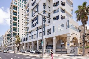 Chic 3BR Apt on the Beach by Sea N' Rent