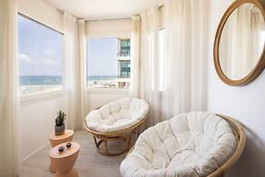 Chic 3BR Apt on the Beach by Sea N' Rent