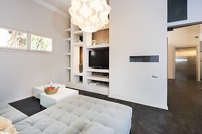 Modern Charm Balcony Retreat by Sea N Rent