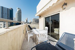 Spacious Duplex with Terrace 3-min From the Beach