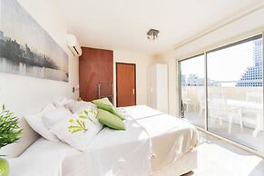 Spacious Duplex with Terrace 3-min From the Beach