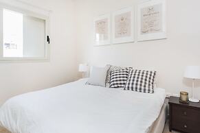 Spacious Duplex with Terrace 3-min From the Beach