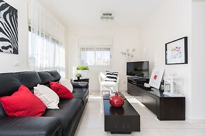 Spacious Duplex with Terrace 3-min From the Beach