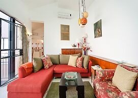 Charming Sunny Haven with Balcony by Sea N Rent