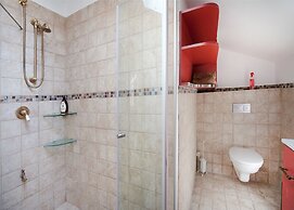 Charming Sunny Haven with Balcony by Sea N Rent