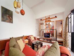 Charming Sunny Haven with Balcony by Sea N Rent