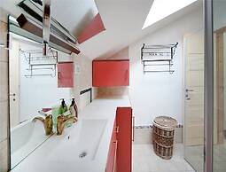 Charming Sunny Haven with Balcony by Sea N Rent