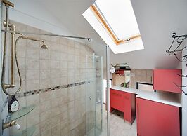 Charming Sunny Haven with Balcony by Sea N Rent