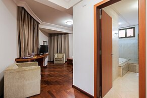 Astron Ponta Grossa Plaza by Nobile