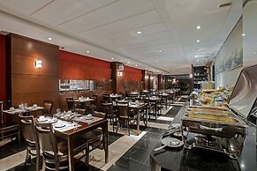 Astron Ponta Grossa Plaza by Nobile