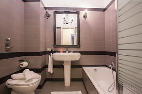 The Square Apartment