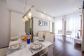 The Square Apartment