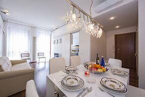 The Square Apartment