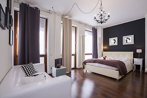 The Square Apartment