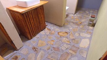 Irungu Forest Safari Lodge