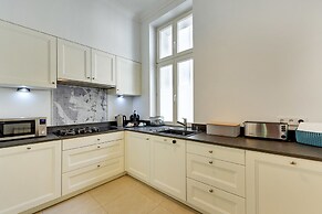 Lion Apartments - Hampton