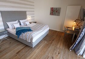 Easy Living Hotel