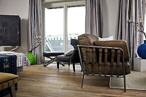 Easy Living Hotel