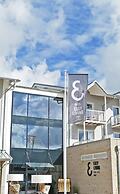Easy Living Hotel