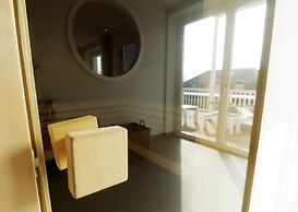 Easy Living Hotel