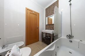 A04 - Large Modern 1 bed Apartment with pool by DreamAlgarve