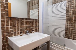 A04 - Large Modern 1 bed Apartment with pool by DreamAlgarve