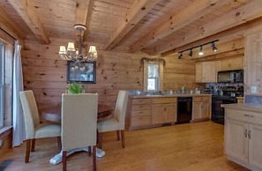 Horseshow Hideaway – Pet Friendly Cabin, 7 Minutes to TIEC