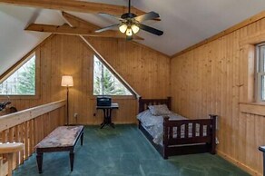 Horseshow Hideaway – Pet Friendly Cabin, 7 Minutes to TIEC