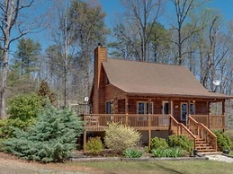 Horseshow Hideaway – Pet Friendly Cabin, 7 Minutes to TIEC