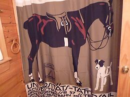 Horseshow Hideaway – Pet Friendly Cabin, 7 Minutes to TIEC