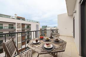 B04 - Luxury 2 bed with top terrace pool by DreamAlgarve