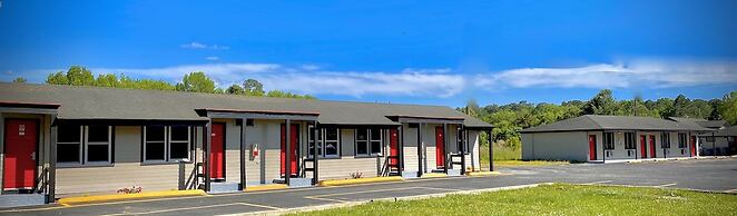 Whistling Pines - Daily & Extended Stay, Elizabeth City