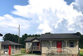 Whistling Pines - Daily & Extended Stay, Elizabeth City