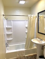 Whistling Pines - Daily & Extended Stay, Elizabeth City