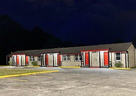 Whistling Pines - Daily & Extended Stay, Elizabeth City