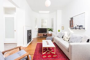 Applewood Suites - Queen West