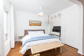 Applewood Suites - Queen West