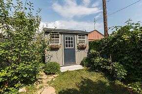 Applewood Suites - Queen West