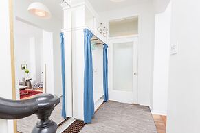 Applewood Suites - Queen West