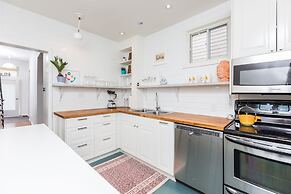 Applewood Suites - Queen West