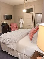 The Loft on the Square Guest Suites