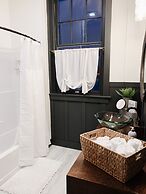 The Loft on the Square Guest Suites