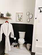 The Loft on the Square Guest Suites