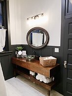 The Loft on the Square Guest Suites
