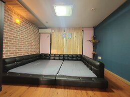 Salmon Village Pension