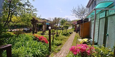 Salmon Village Pension