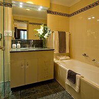 Darling Harbour Getaway