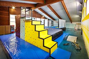 Basekamp Mountain Budget Hotel