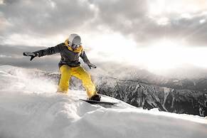 Basekamp Mountain Budget Hotel